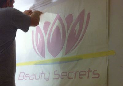 Montage Folienschriften | FACTORY4U München