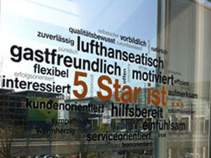 Schaufensterbeschriftung und Schaufensterbeklebung | FACTORY4U Münchnen
